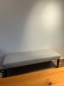 Upholstered bed bench