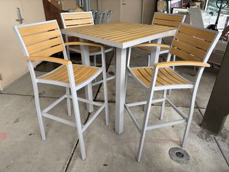 IVY TERRACE Blonde/Silver Outdoor Counter Table w/ 4 Chairs