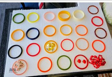 23 Vintage  Plastic bracelets