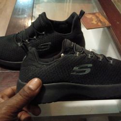 SKECHERS 