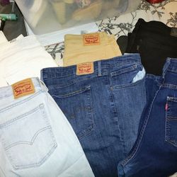 6 Pair Of High Rise Skinny Levi's Jeans. 
