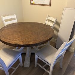For Sale: Dining Table & 4 Chairs 