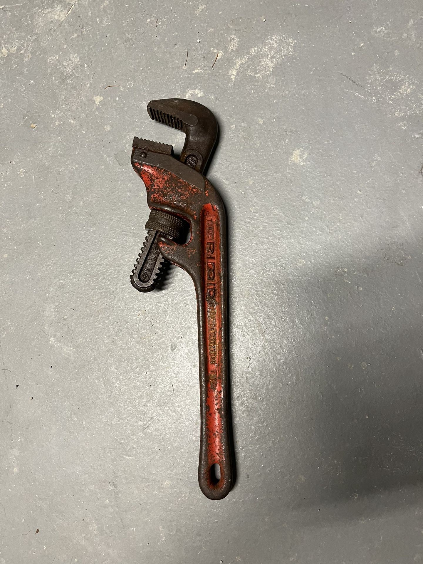 Vintage rigid offset pipe wrench E 14