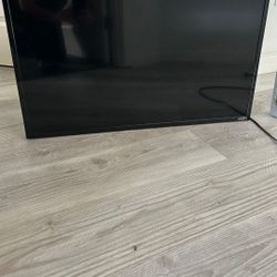 30 In TV W/Remote