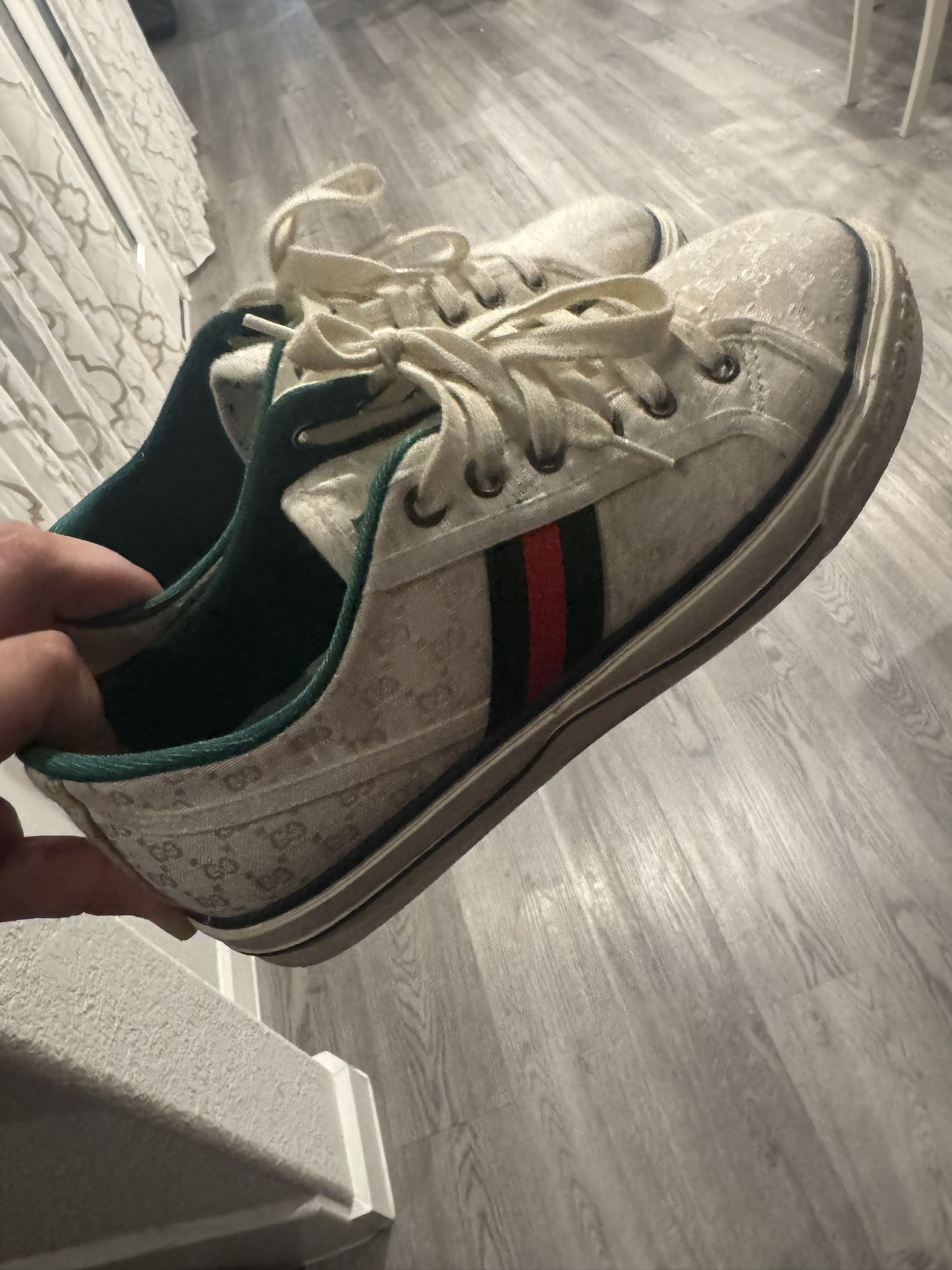 designer shoes sign 9/5