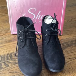 Womens HerStyle Corlina-Round toe, wedge heel booties (Black) Size:9