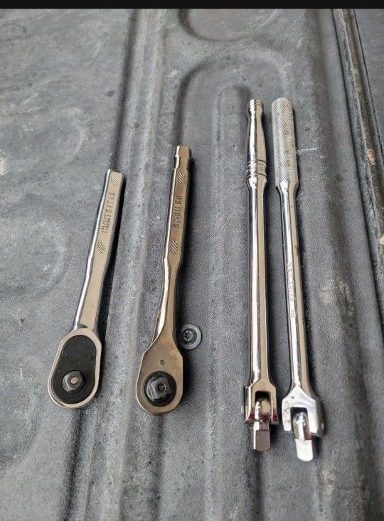 2. 3/8 RATCHET AND 2 BREAKER BAR 1 SNAP-ON