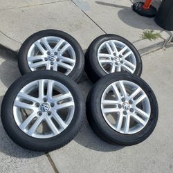 3 Llantas 4 Rines 17 Volkswagen Jetta