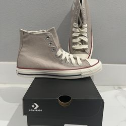 New CONVERSE Women Size 9