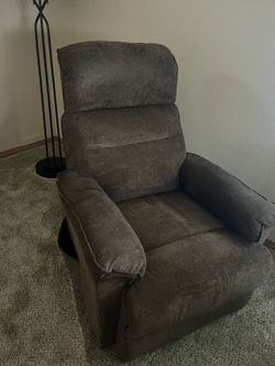 Brown recliner, remote good condition Brown recliner, remote good condition