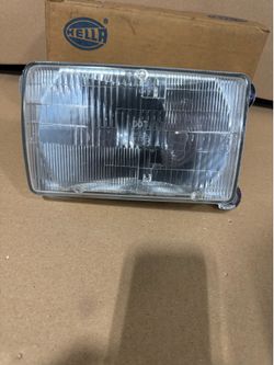 Hella Left Headlamp Assy - 65110 / 327-941-105 Volkswagen Quantum 1(contact info removed)