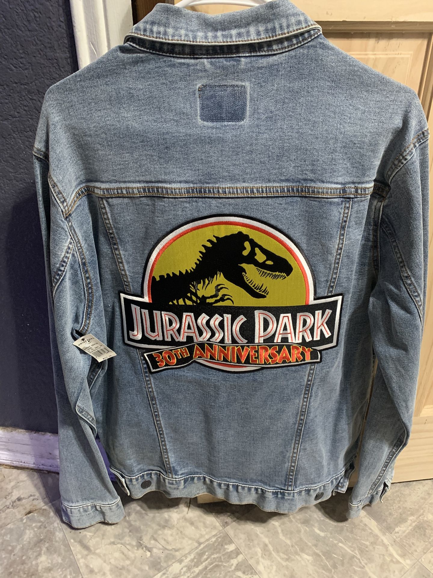 2023 Universal Studios Jurassic Park 30th Anniversary Jean Jacket Adult L Large