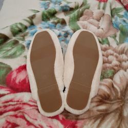 White Slippers, 9