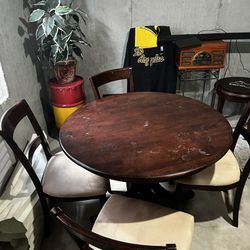 Kitchen Table And 4 chairs 