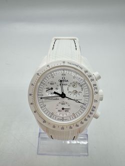 Swatch x Omega x Snoopy Bioceramic Moonswatch Mission To The Moonphase SO33W700