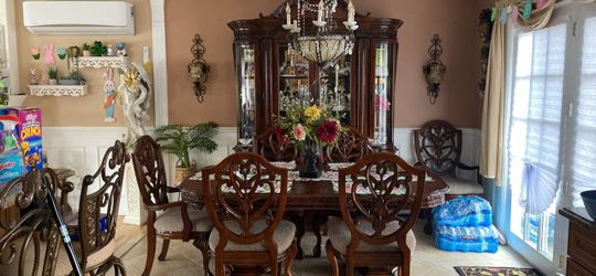 Beautiful complete dining room set