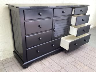 9 DRAWERS DRESSER