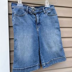 Levi’s Blue Denim 512 Bermuda SHORTS. Size 6