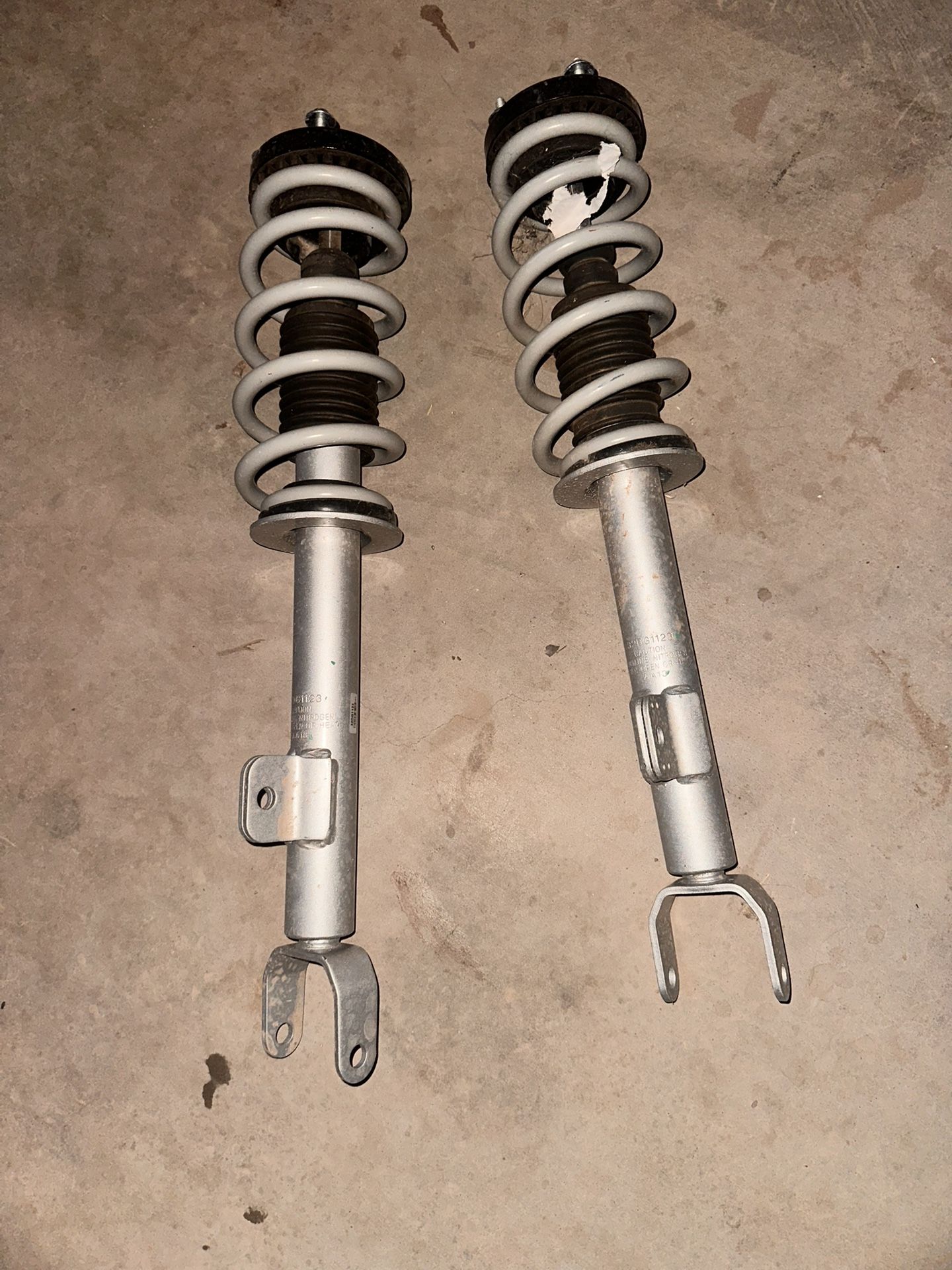 Gray front struts for car