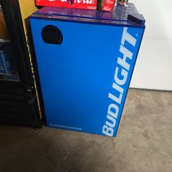 Bud Light Bud E Fridge I Have 2 Available Both Need Freon 