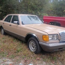 1983 Mercedes-Benz 300-Series