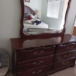 Dresser With Mirror