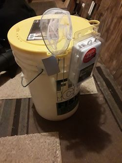 First ice fishing live bait 5 gallon with Bubble Box aerator and dip net