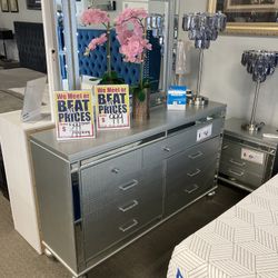 Dresser Mirror Nightstand 💙⭐️🩷 $999! 