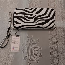Brand new Brentano hand purse