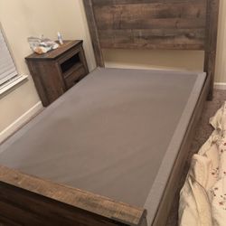 Great Full Size Bed Frame With Like New Gently Used Mattress 