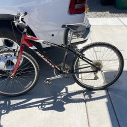 Giant Upland Mountain Bike 
