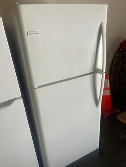 Frigidaire Top Mount Refrigerator White