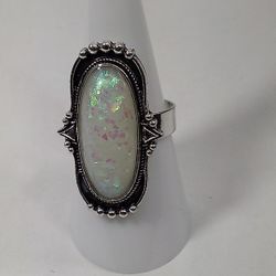 BEAUTIFUL WOMEN'S RING SIZE 8 ADJUSTABLE 