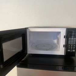 Black Microwave- 