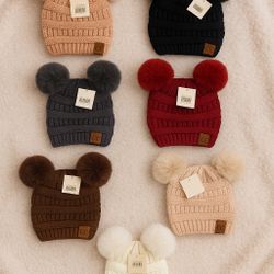 Double Pom Beanies/Gorros Con Doble Orejas