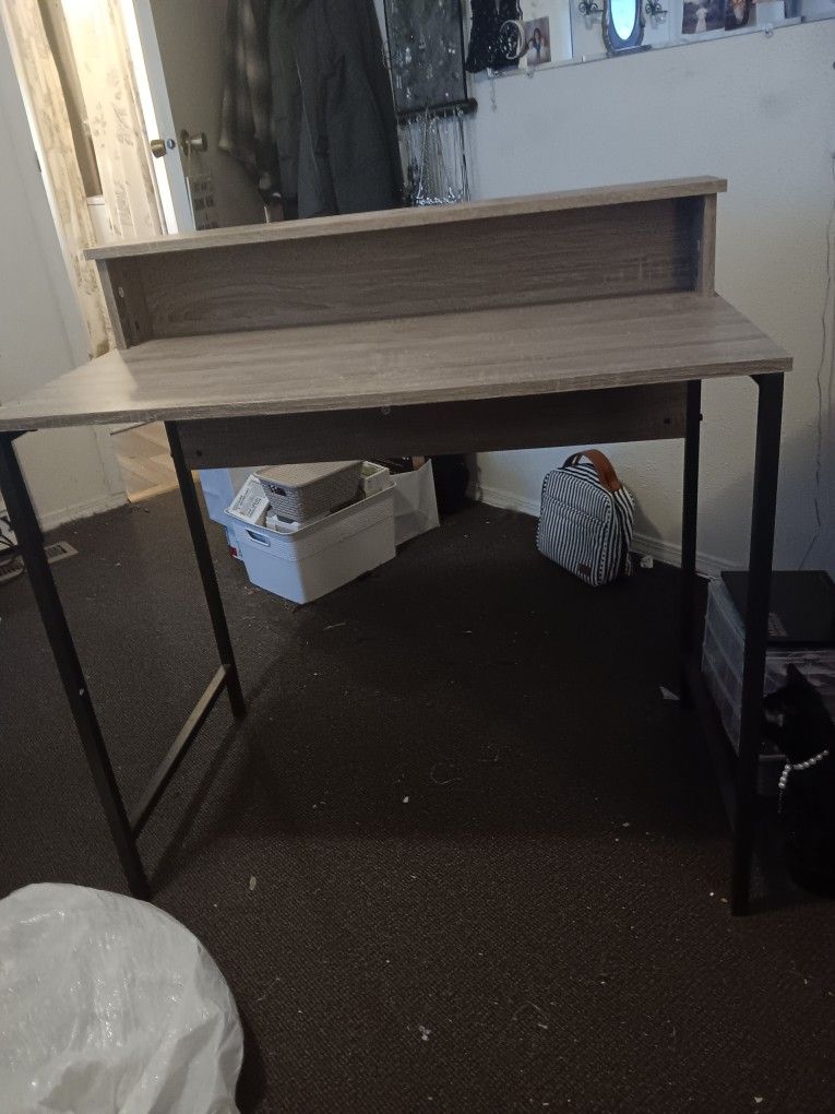 Desk 15$ No Issues