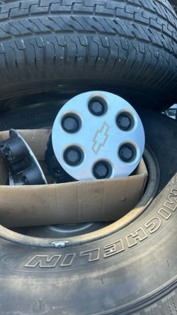 4 Chevy  Tahoe 2003 rims and tires