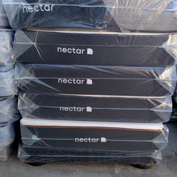 Nectar Mattress.    Nectar Premier 13" Memory Foam  Mattress.     Brand New Mattress.     Delivery Available 