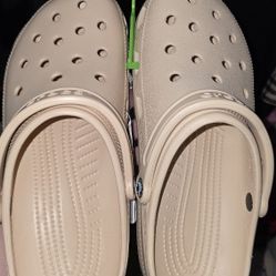 Size 10 Beige / Tan / Cream Crocs Clog