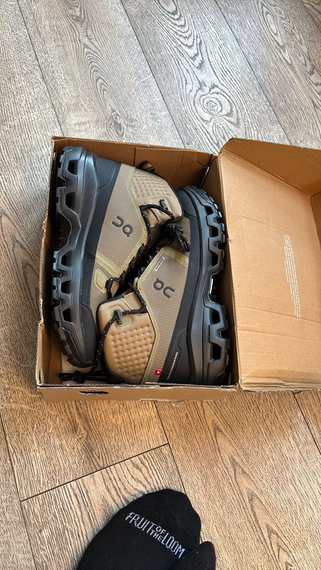 On Cloud On Mens Cloudrock Mid Waterproof Hiking Boots