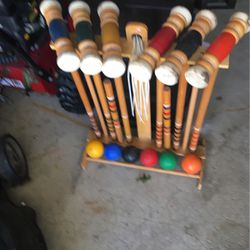 Oh fashion croquet set six balls six hammers metal rods in the steaks very old $80