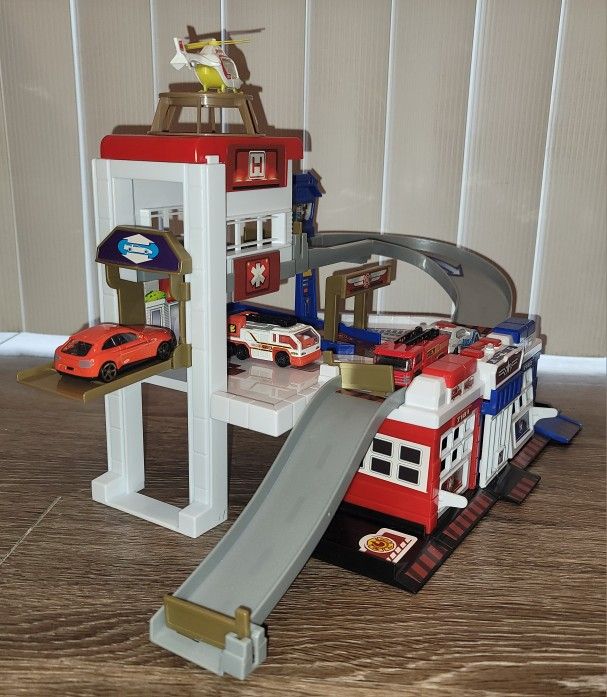 Fast Lane Rescue Station Playset, including 4 cars + 1 helicopter 🚁