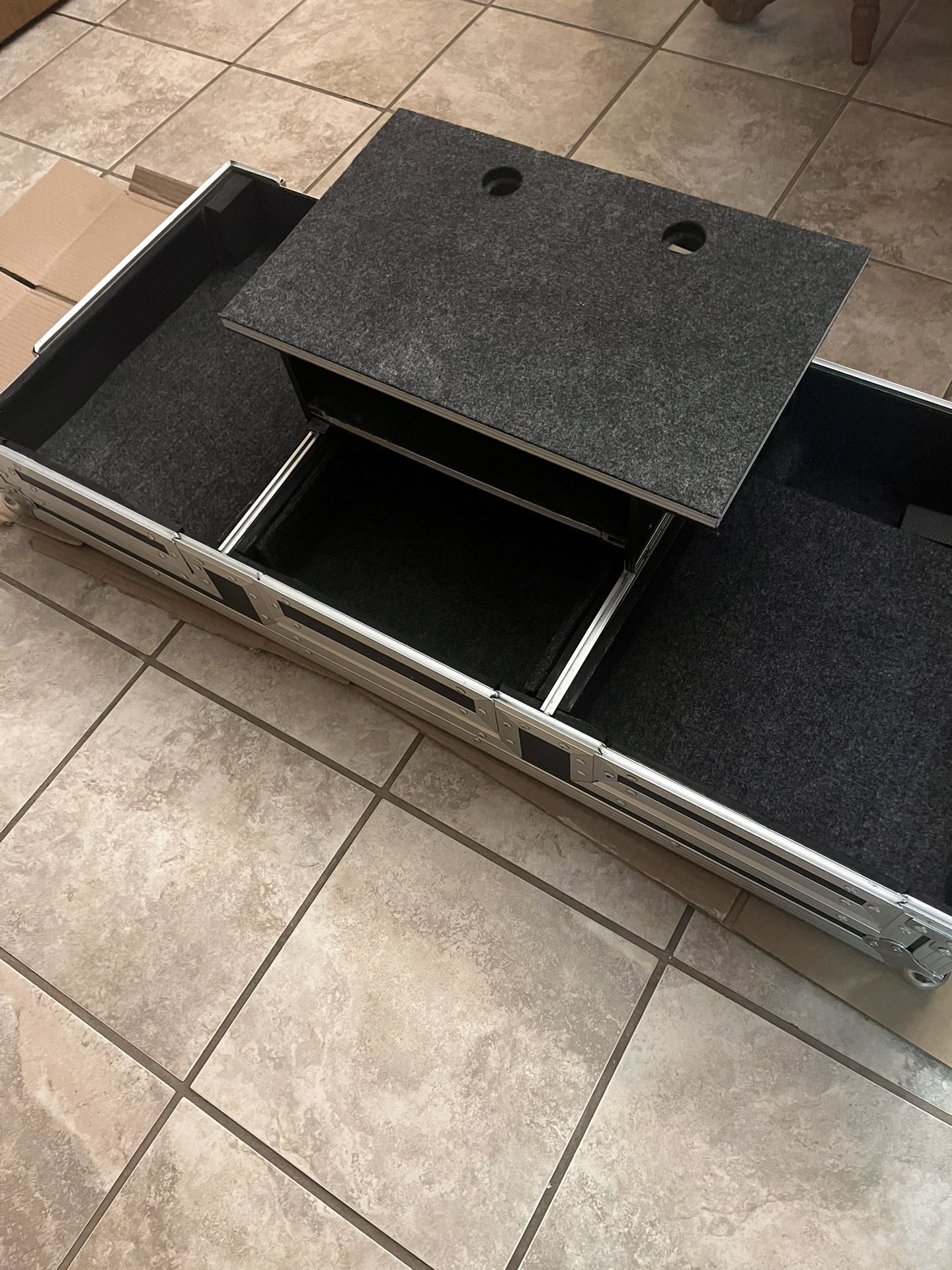 Odyssey Flight Zone Case For 2 CDJs And 12” Mixer/Glide Laptop Stand