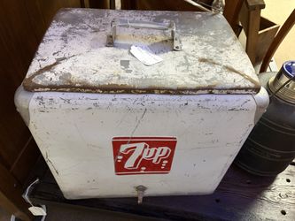 7UP White and Red Cooler