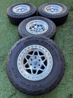 KMC rims new and 285/70/17 tires new rims used tires 6x139.7 wheels