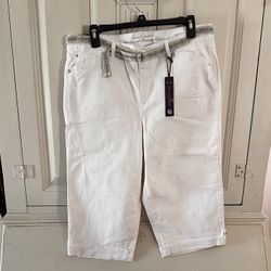 New Women’s White Capri Gloria Vanderbilt!