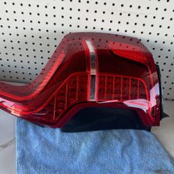 2016 2017 Volvo Xc90 Right RH Side Tail Light OEM (contact info removed)6