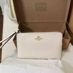 Coach White Leather Wristlet – Like New w/ Box