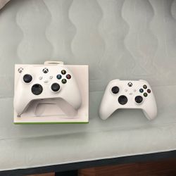 2 Xbox Controllers