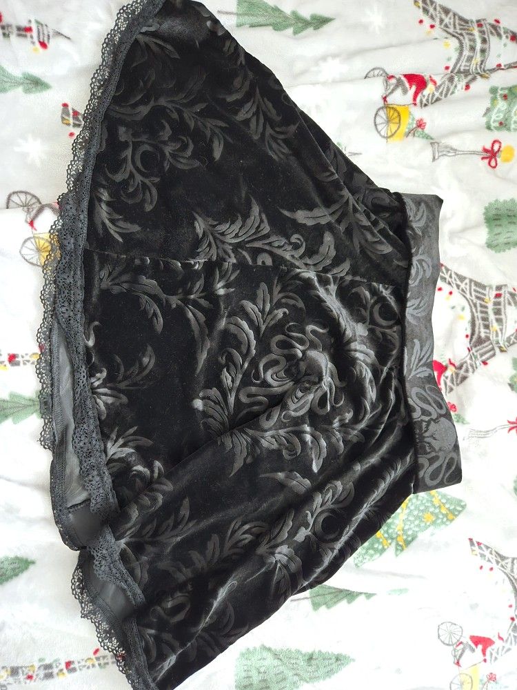 Black Skirt, S
